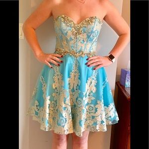 Stunning Tony Bowls Dress, Size 6